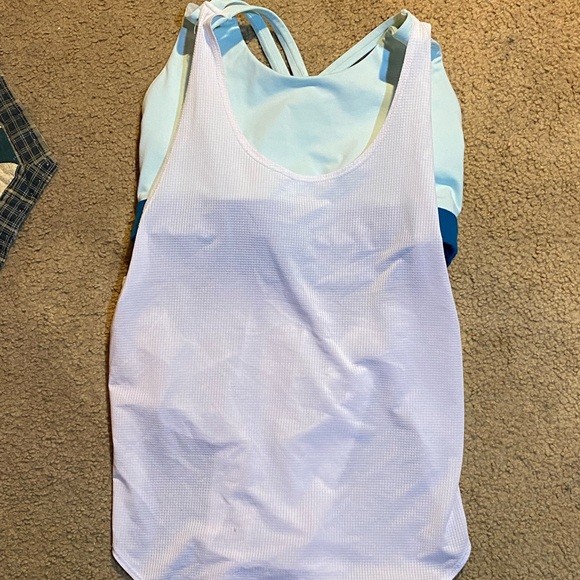 Fabletics workout top - Picture 2 of 5